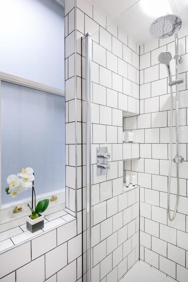 Urban Chic - Shaftesbury Apartment Лондон Екстериор снимка